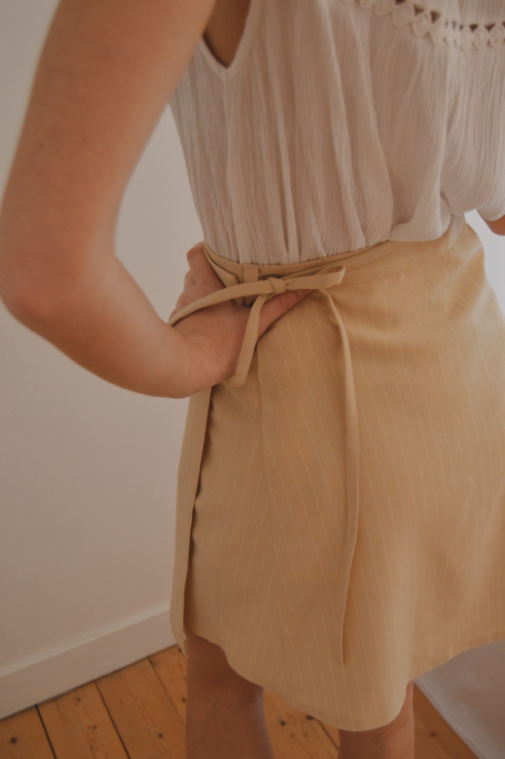 Jupe porte feuille beige T38 – Image 2