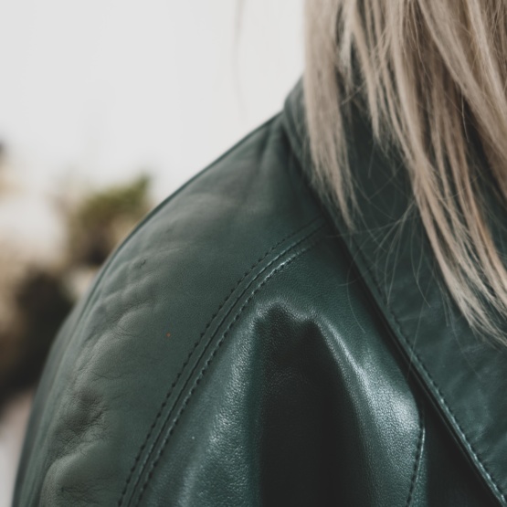 Veste verte en cuir tM – Image 2