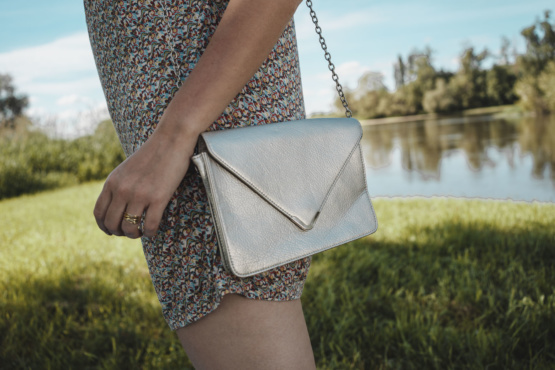 Sac gris argenté